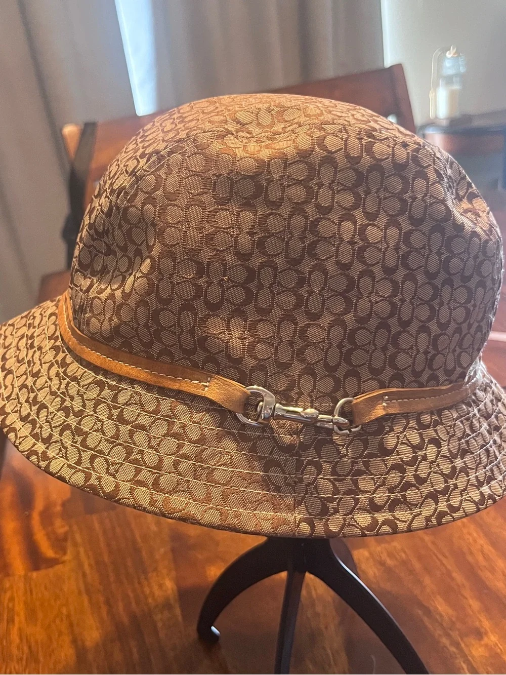 Vintage Coach bucket hat. Size M/L in the very popular Y2K small C sig logo